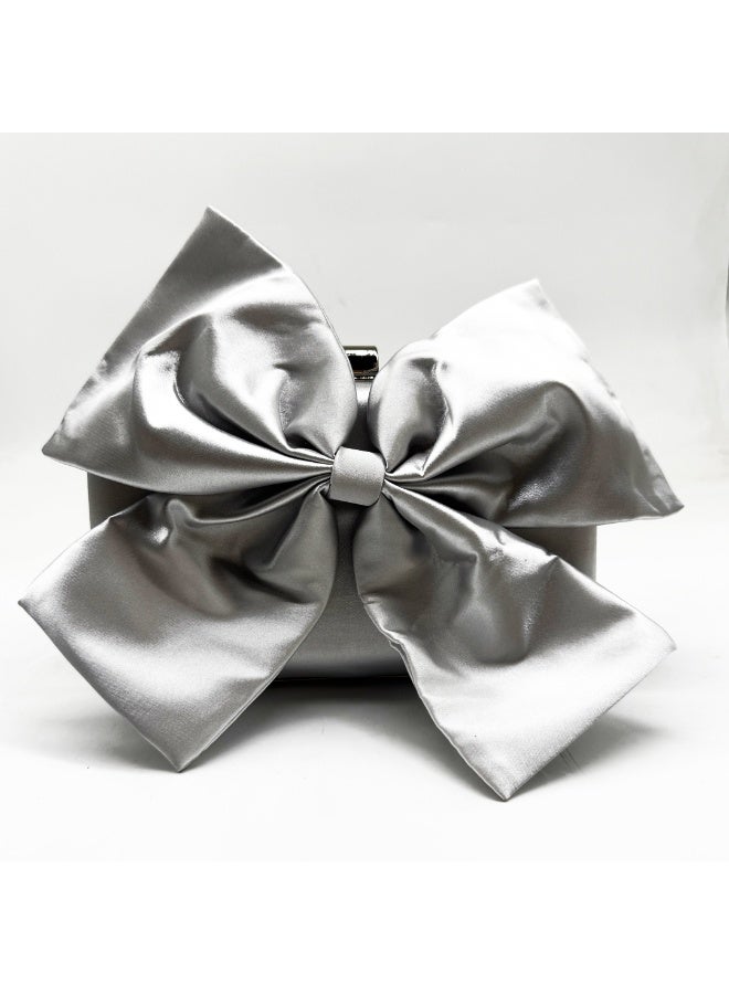 She satin bow clutch - Image 2